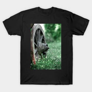 The old wheel, abandoned retro wooden farm cart photography T-Shirt